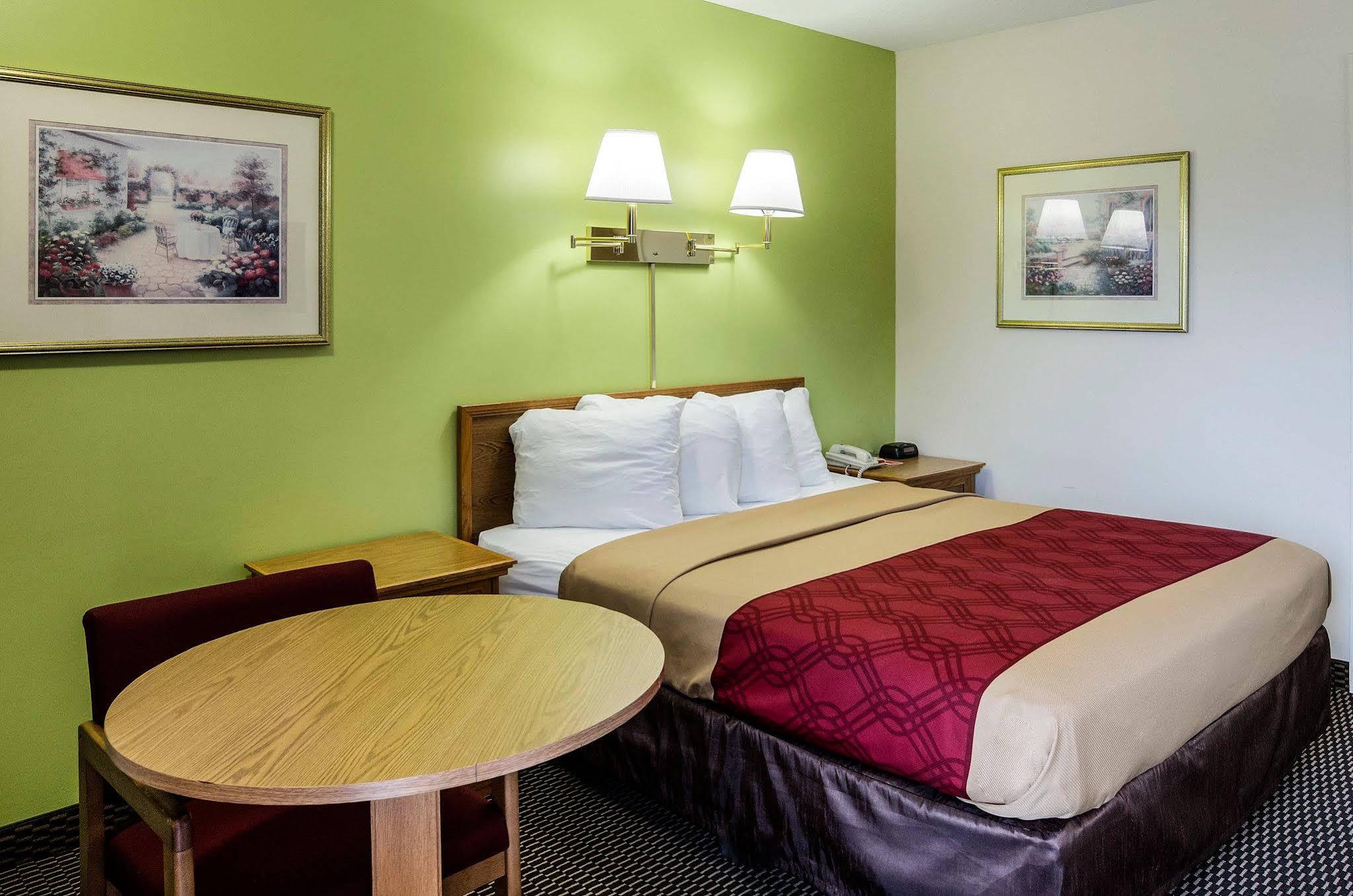 Econo Lodge University Lawrence Buitenkant foto