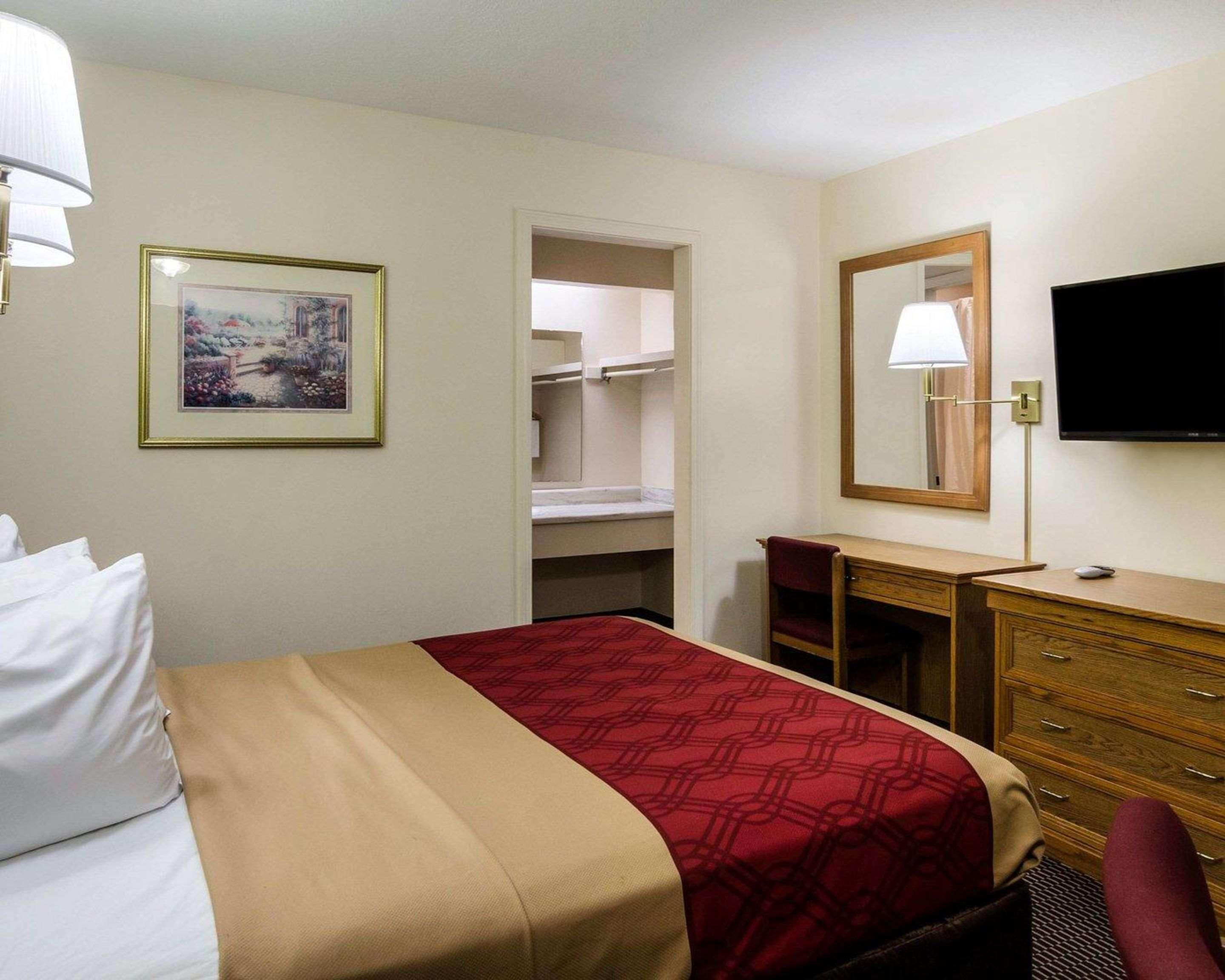Econo Lodge University Lawrence Buitenkant foto