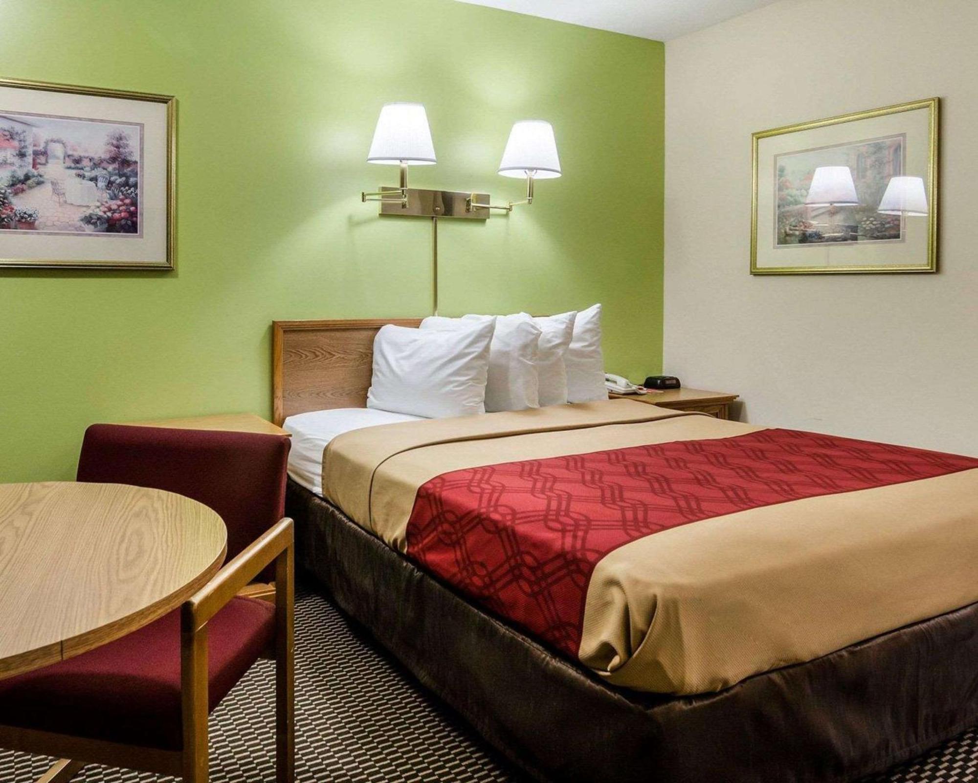 Econo Lodge University Lawrence Buitenkant foto