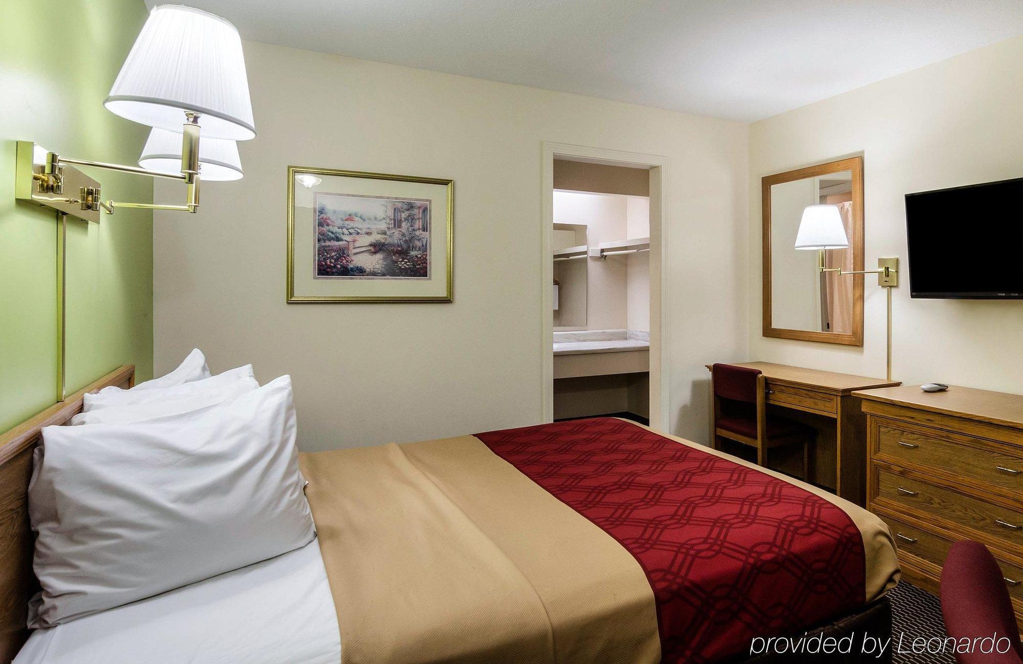 Econo Lodge University Lawrence Buitenkant foto
